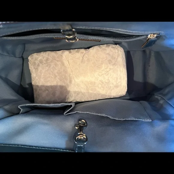 Coach patent leather small tote - Picture 6 of 8